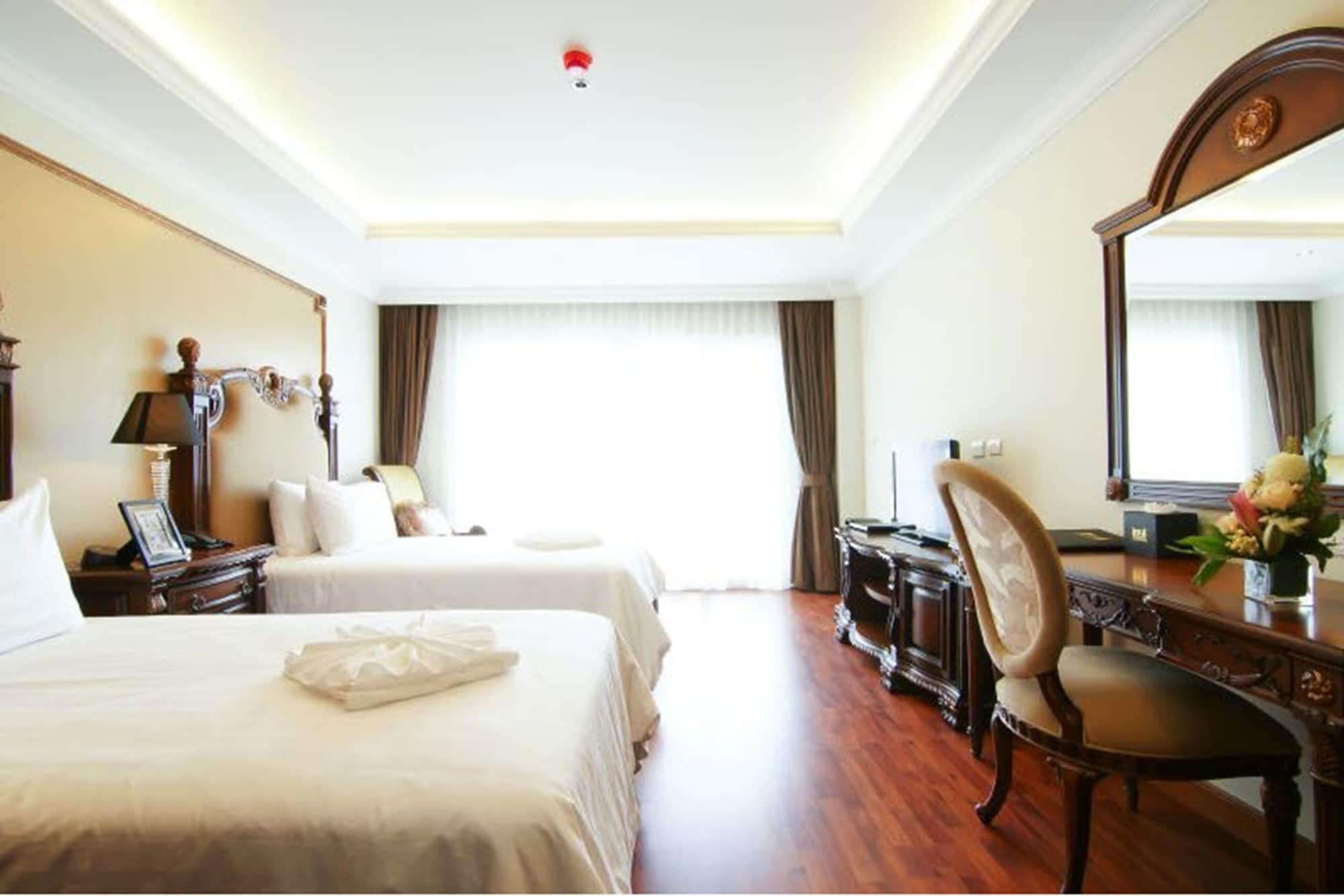 Lk Miracle Suite - Sha Extra Plus Pattaya Exterior photo