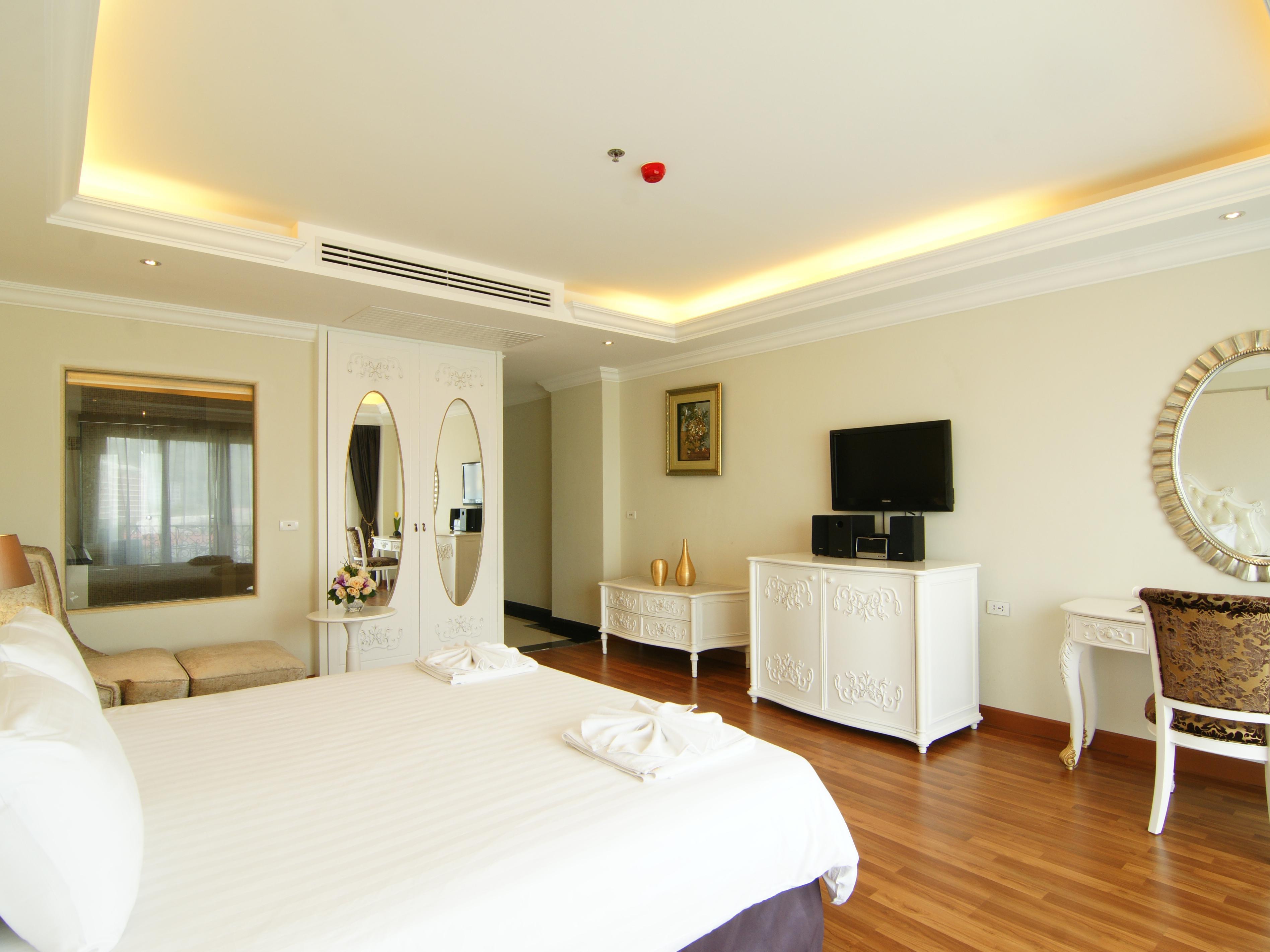 Lk Miracle Suite - Sha Extra Plus Pattaya Exterior photo